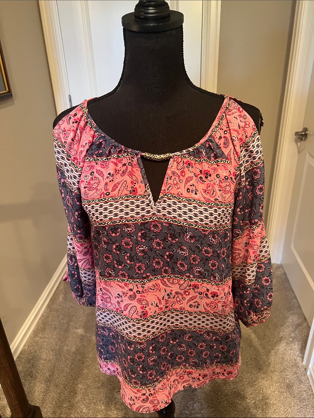 A. Byer Pink and Gray Paisley Cold-Shoulder Tunic with Keyhole